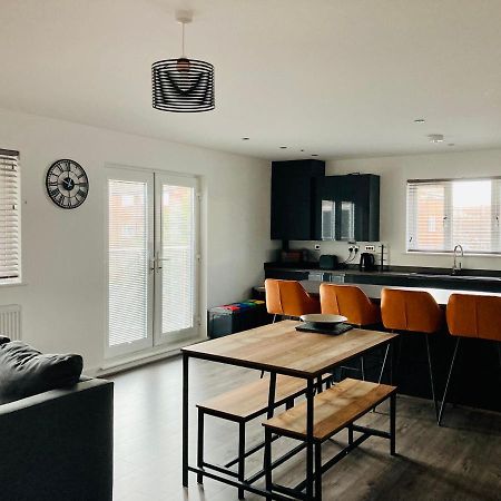 Spacious Newly Built Apartment Rhos On Sea, Colwyn Bay Extérieur photo