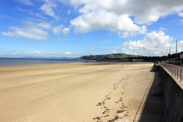 Spacious Newly Built Apartment Rhos On Sea, Colwyn Bay Extérieur photo